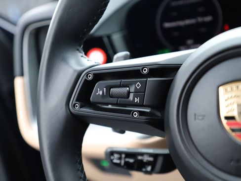 Used 2025 Porsche Cayenne Base image 25