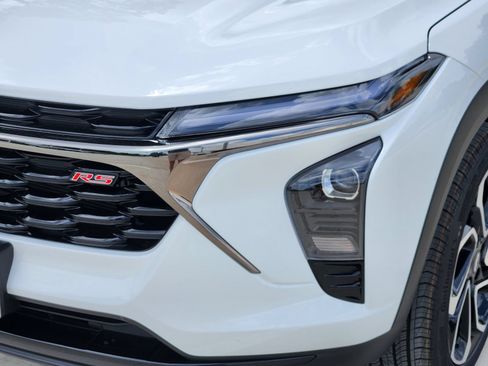 New 2026 Chevrolet Trax RS w/ Sunroof Package FWD image 9
