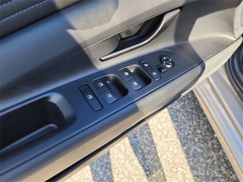 New 2025 Hyundai Elantra SEL image 13