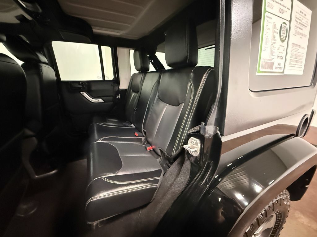 Used 2018 Jeep Wrangler Unlimited Sahara AWD/4WD image 8
