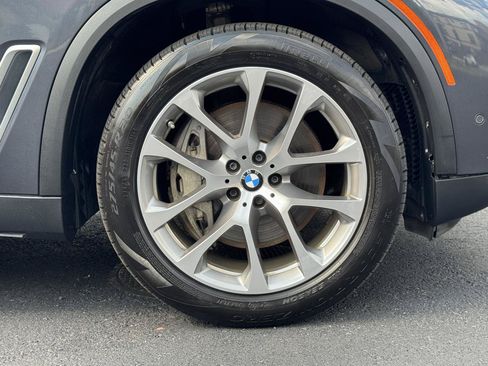 Used 2019 BMW X5 xDrive50i w/ Parking Assistance Package AWD/4WD image 29