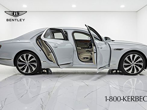 Used 2023 Bentley Flying Spur Azure image 17
