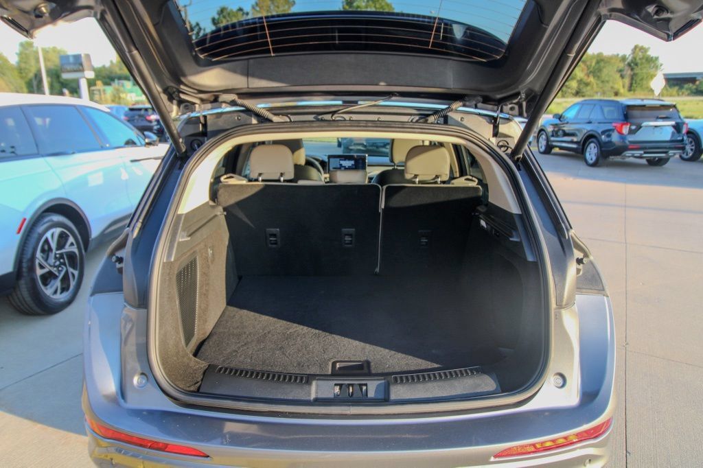 Used 2025 Lincoln Corsair AWD w/ Equipment Group 101A image 5