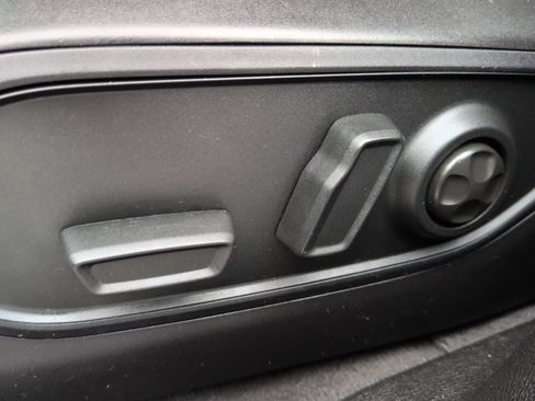 Used 2022 Jeep Grand Cherokee L Limited w/ Luxury Tech Group II image 18