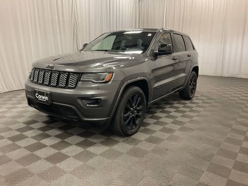 Used 2020 Jeep Grand Cherokee Altitude image 2