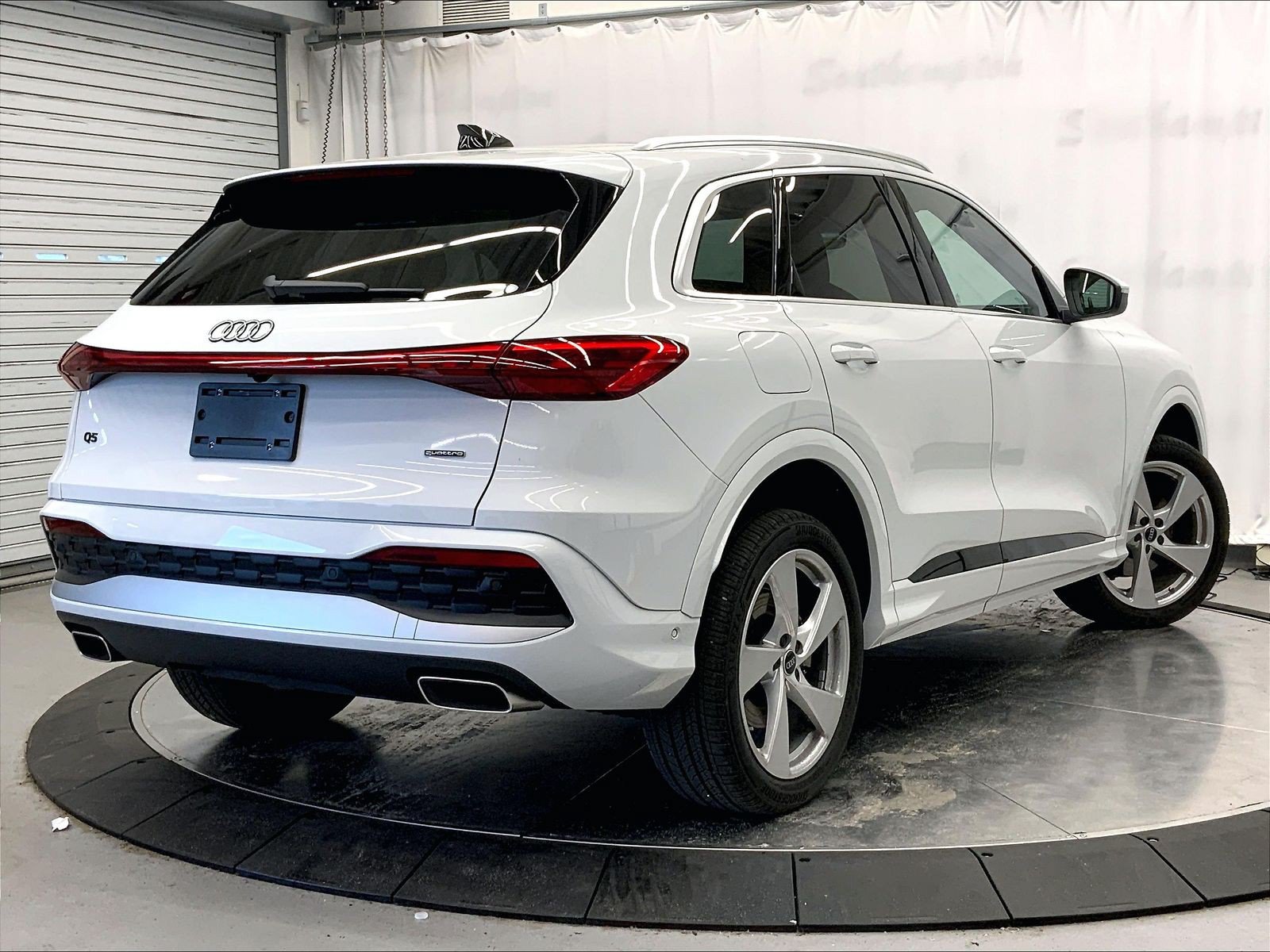 Used 2025 Audi Q5 Premium Plus w/ Premium Plus AWD/4WD image 12