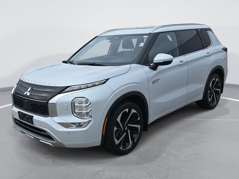 Used 2024 Mitsubishi Outlander SEL image 1