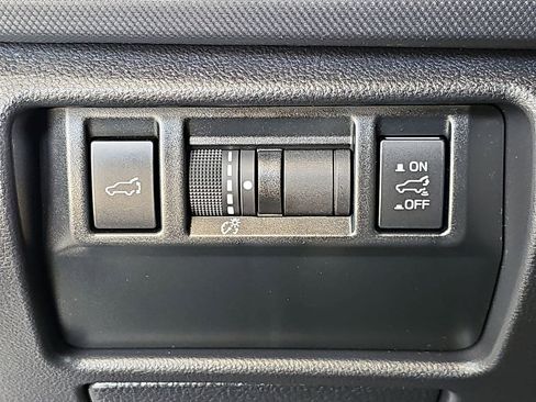 Certified 2025 Subaru Forester Premium AWD/4WD image 30
