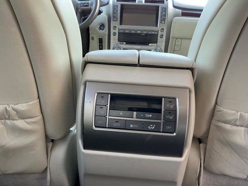 Used 2019 Lexus GX 460 Premium w/ Premium Package image 10