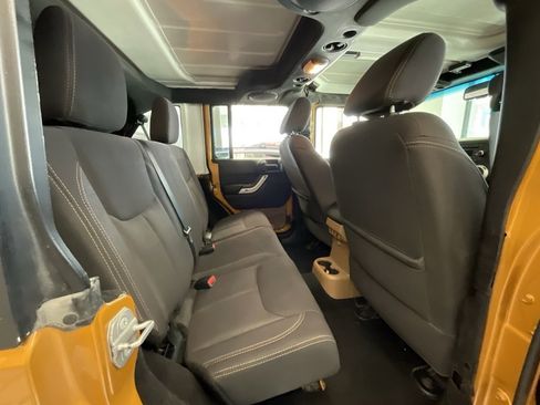 Used 2014 Jeep Wrangler Unlimited Rubicon image 18