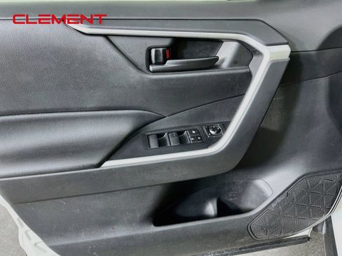 Used 2022 Toyota RAV4 LE FWD image 24