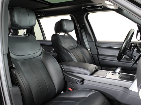 Used 2025 Land Rover Range Rover Long Wheelbase Autobiography AWD/4WD image 22