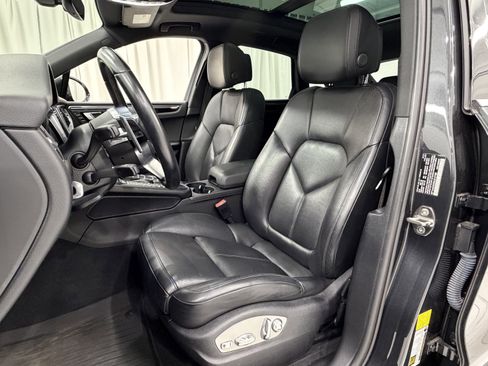 Certified 2021 Porsche Macan AWD/4WD image 30