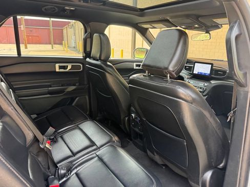 Used 2020 Ford Explorer XLT w/ Equipment Group 202A AWD/4WD image 24
