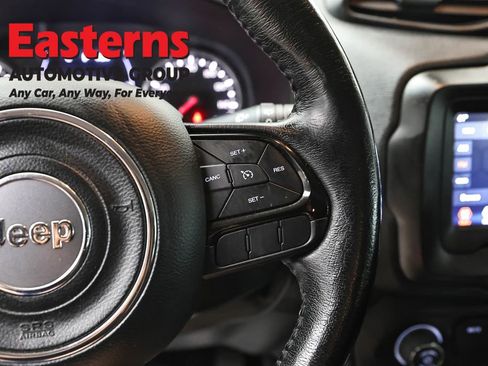 Used 2018 Jeep Renegade Altitude AWD/4WD image 16