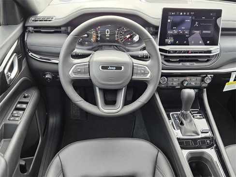 New 2026 Jeep Compass Latitude image 12