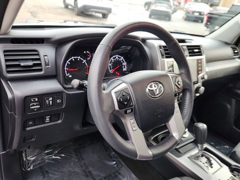 Used 2020 Toyota 4Runner SR5 Premium image 11