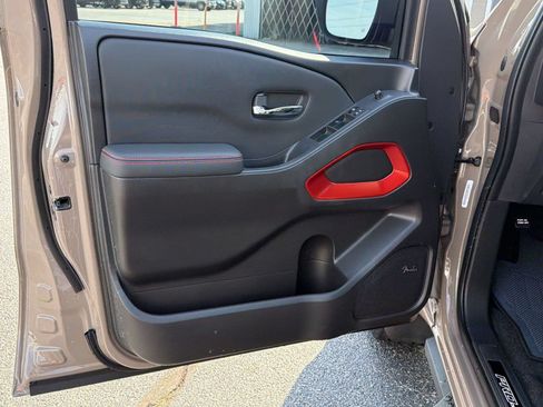 Used 2023 Nissan Frontier PRO-4X w/ Pro-4X Premium Package AWD/4WD image 16