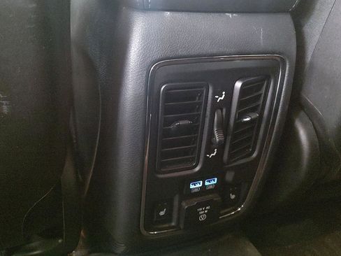 Used 2018 Jeep Grand Cherokee Limited AWD/4WD image 19