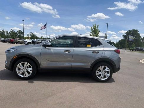 Used 2025 Buick Encore GX Preferred FWD image 2