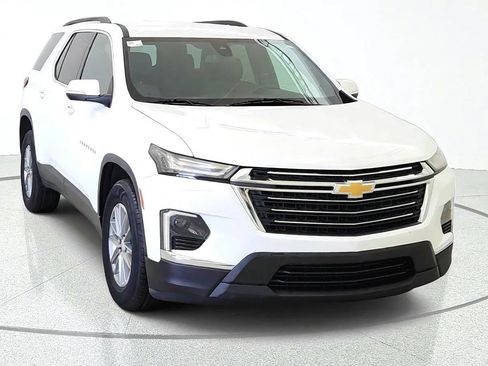 Used 2023 Chevrolet Traverse LT FWD image 2