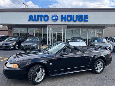 Used 2004 Ford Mustang Convertible RWD image 1