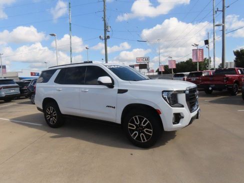 Used 2024 GMC Yukon AT4 w/ AT4 Premium Package AWD/4WD image 6