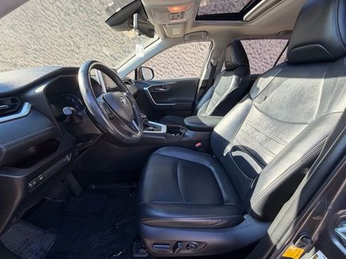 Used 2019 Toyota RAV4 Limited image 20