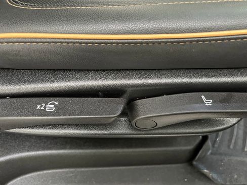 Used 2022 GMC Yukon XL AT4 AWD/4WD image 19