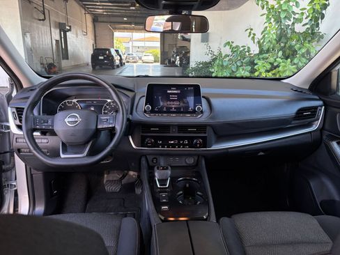 Used 2025 Nissan Rogue SV FWD image 35