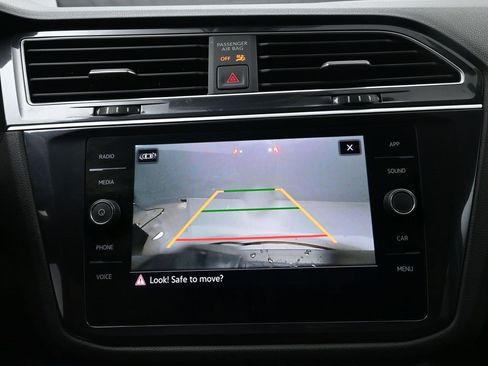 Used 2024 Volkswagen Tiguan SE image 12