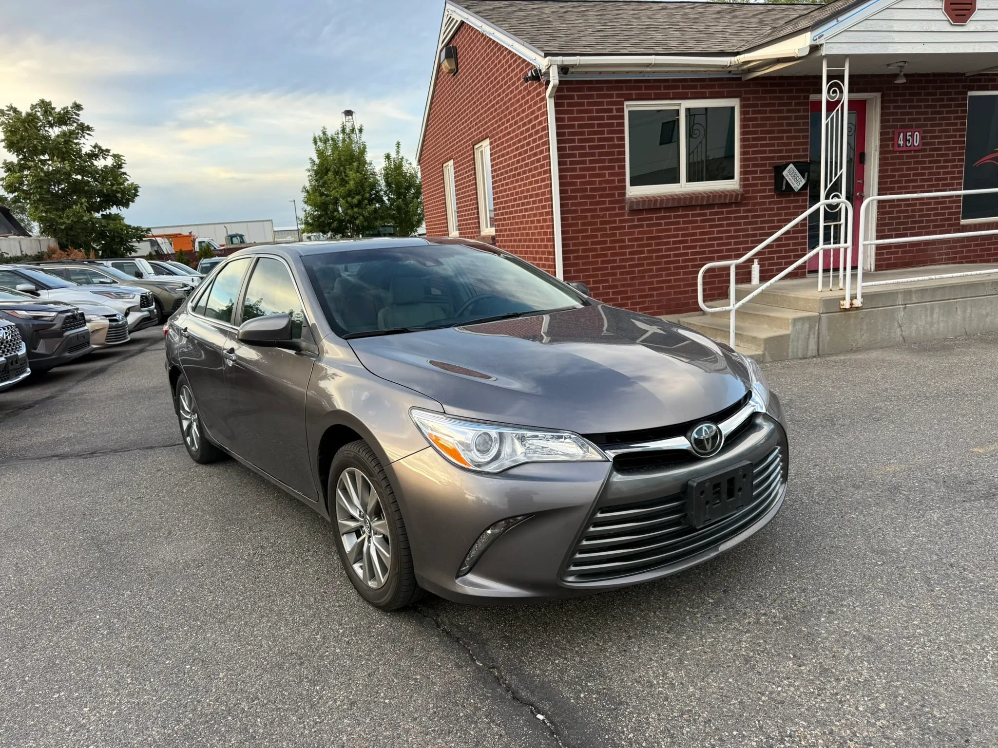 Used 2017 Toyota Camry XLE w/ Moonroof Package FWD image 3