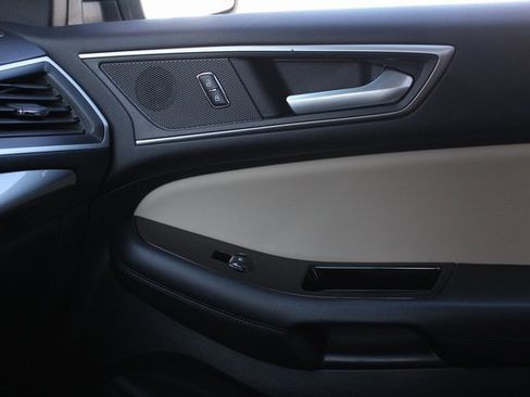 Used 2017 Ford Edge SEL w/ Equipment Group 201A image 21