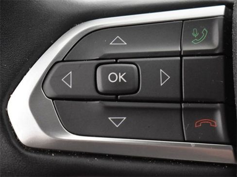 Used 2022 Jeep Compass Limited image 24