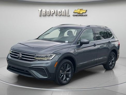 Used 2022 Volkswagen Tiguan SE FWD image 1