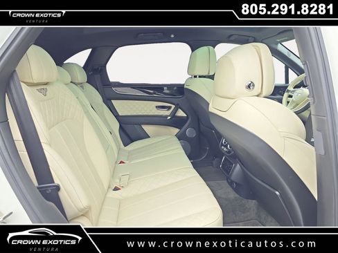 Used 2017 Bentley Bentayga image 14