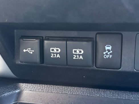 Used 2021 Toyota Tundra SR5 w/ SR5 Leather Package AWD/4WD image 32