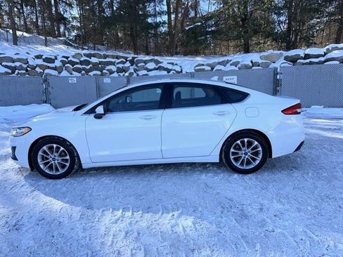 Used 2020 Ford Fusion SE image 2