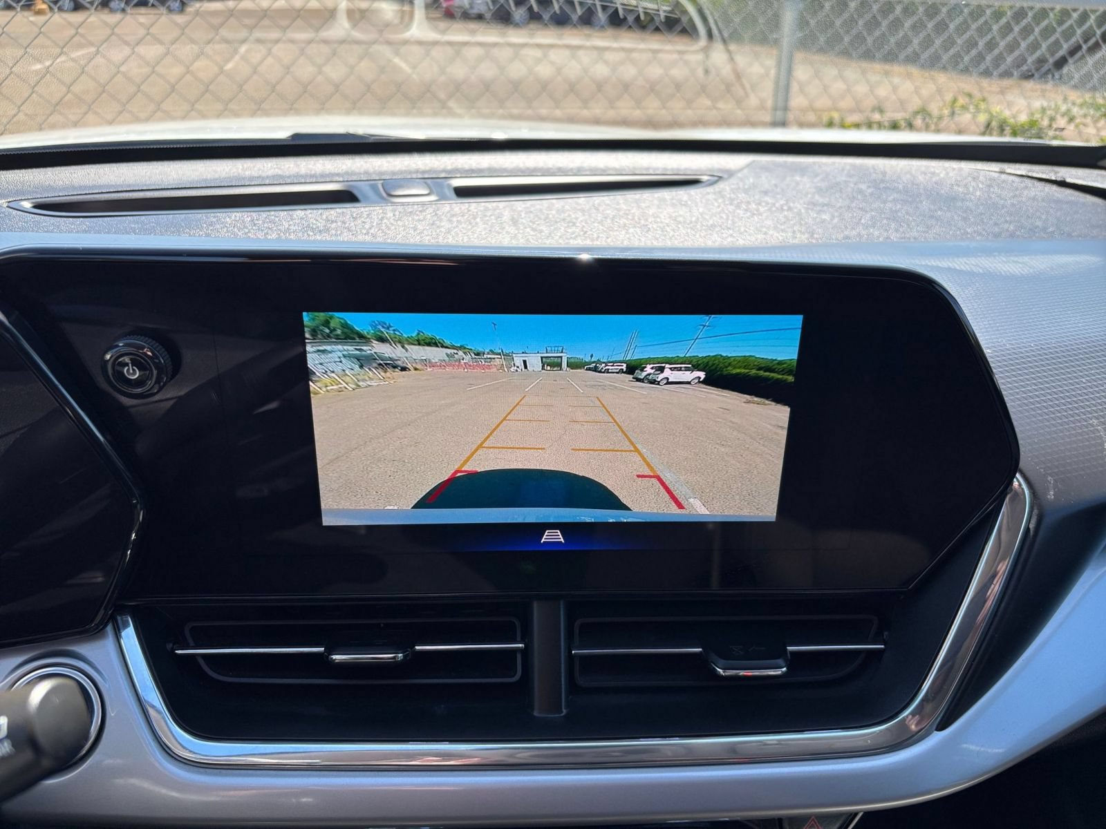 Used 2025 Chevrolet Trax LT w/ LT Convenience Package FWD image 21