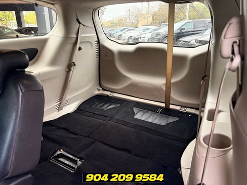 Used 2019 Chrysler Pacifica Touring-L FWD image 23