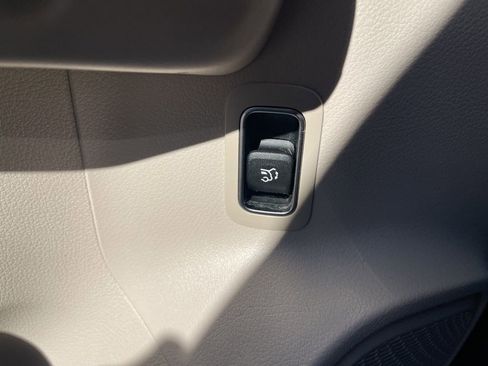 Used 2022 Mercedes-Benz GLB 250 GLB 250 4D Sport Utility image 33