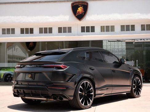 Used 2023 Lamborghini Urus S AWD/4WD image 3
