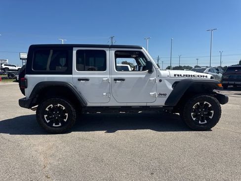 Used 2025 Jeep Wrangler Unlimited Rubicon AWD/4WD image 7