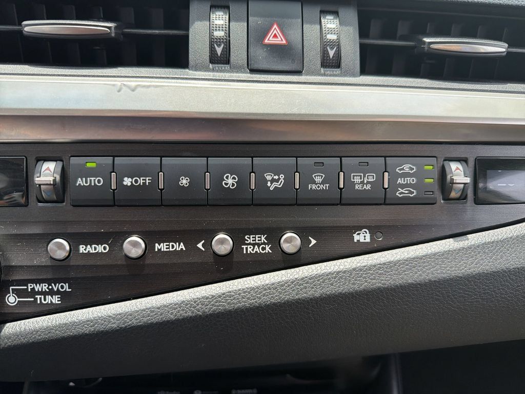 Used 2021 Lexus ES 300h FWD image 17