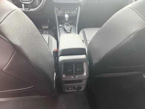 Used 2021 Volkswagen Tiguan SE FWD image 38