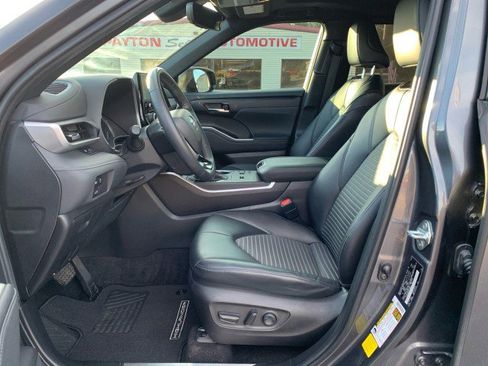 Used 2023 Toyota Highlander XSE image 7