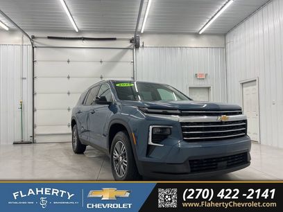 Used 2025 Chevrolet Traverse LT