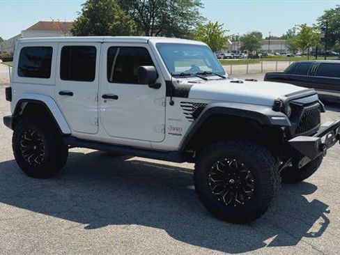 Used 2018 Jeep Wrangler Unlimited Sahara w/ Dual Top Group AWD/4WD image 2