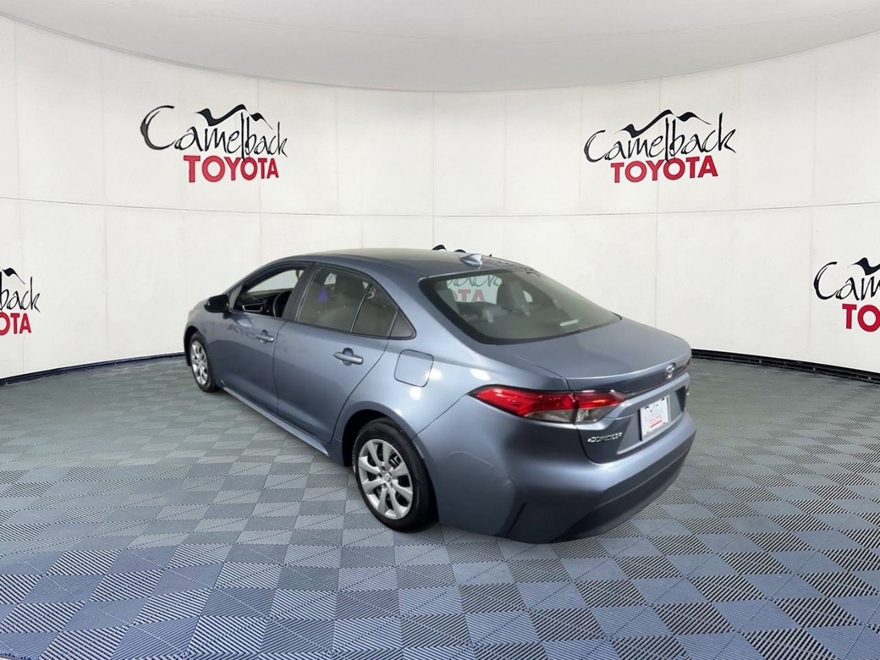 Used 2025 Toyota Corolla LE FWD image 9