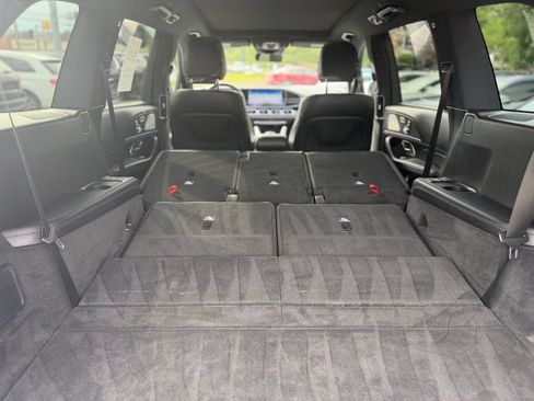 Used 2022 Mercedes-Benz GLS 450 4MATIC image 21